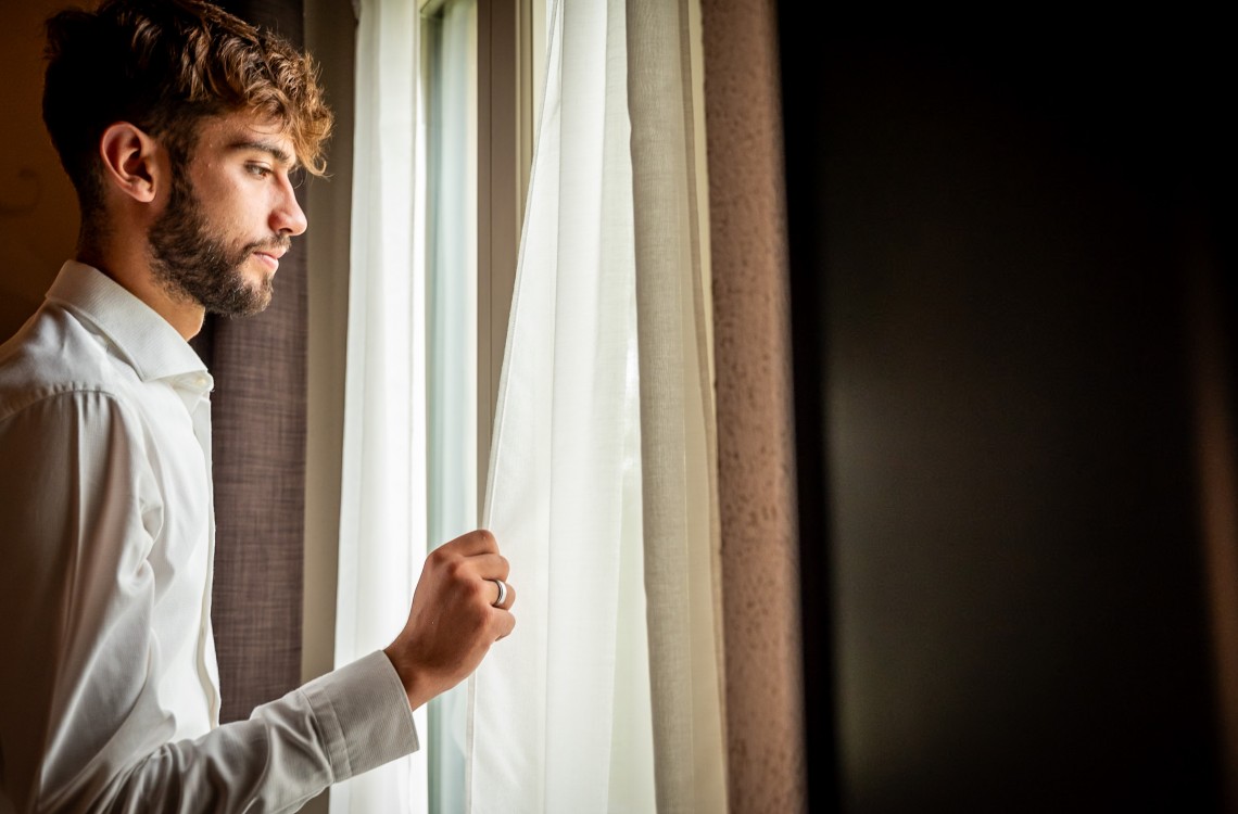 Disposta in modo da regalare ai nostri fortunati clienti una splendida vista sul Canal Grande (Naviglio) che circonda l'antica struttura del casale. Immersa in un ambiente caldo ed elegante, questa suite è stata progettata per farvi rilassare e godere al meglio delle vostre vacanze. Eccezionalmente dotata di ogni comfort possibile. La suite, con i suoi 39 m², deve la sua unicità alla presenza di un comodo letto a baldacchino e di una speciale vasca, dotata di idromassaggio e cromoterapia, che offre una vista spettacolare sui magici dintorni. Inoltre, il divano può essere trasformato in un comodo terzo letto.